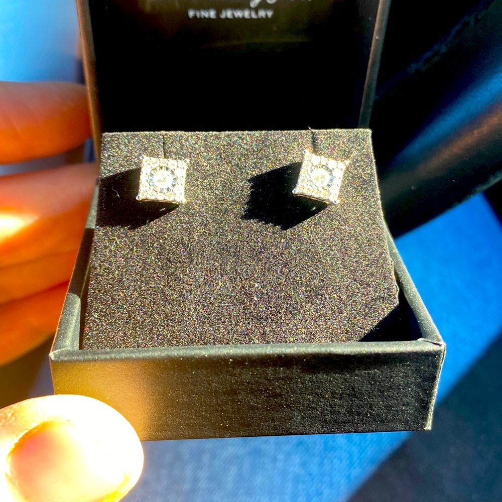 Dimond fashion studs